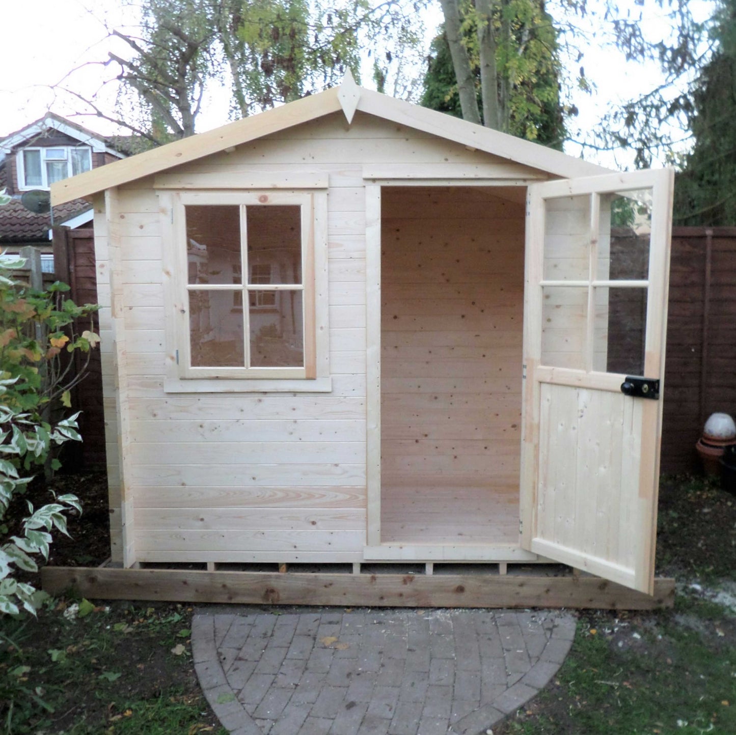 Shire Avesbury 19mm Log Cabin 10x10