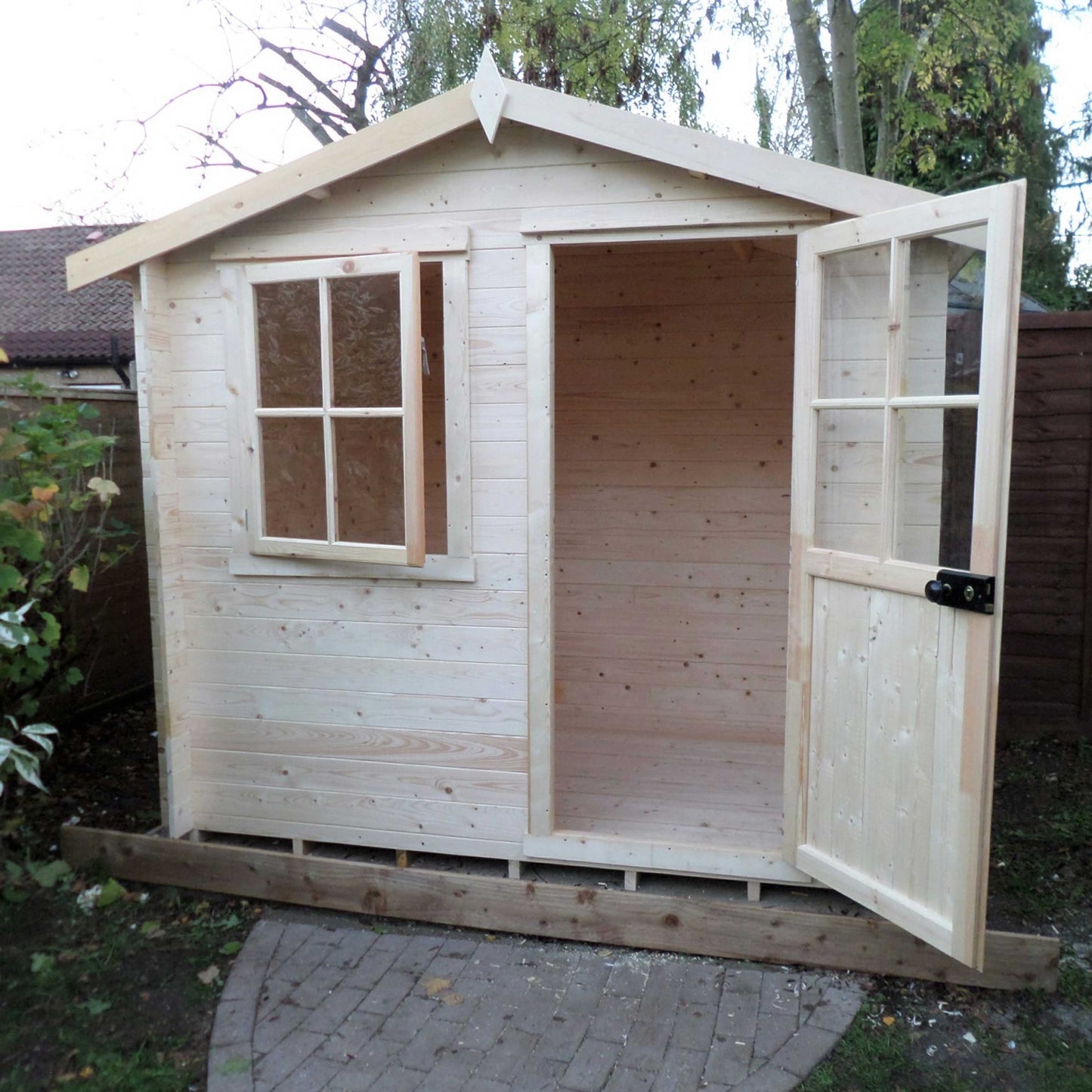 Shire Avesbury 19mm Log Cabin 10x10