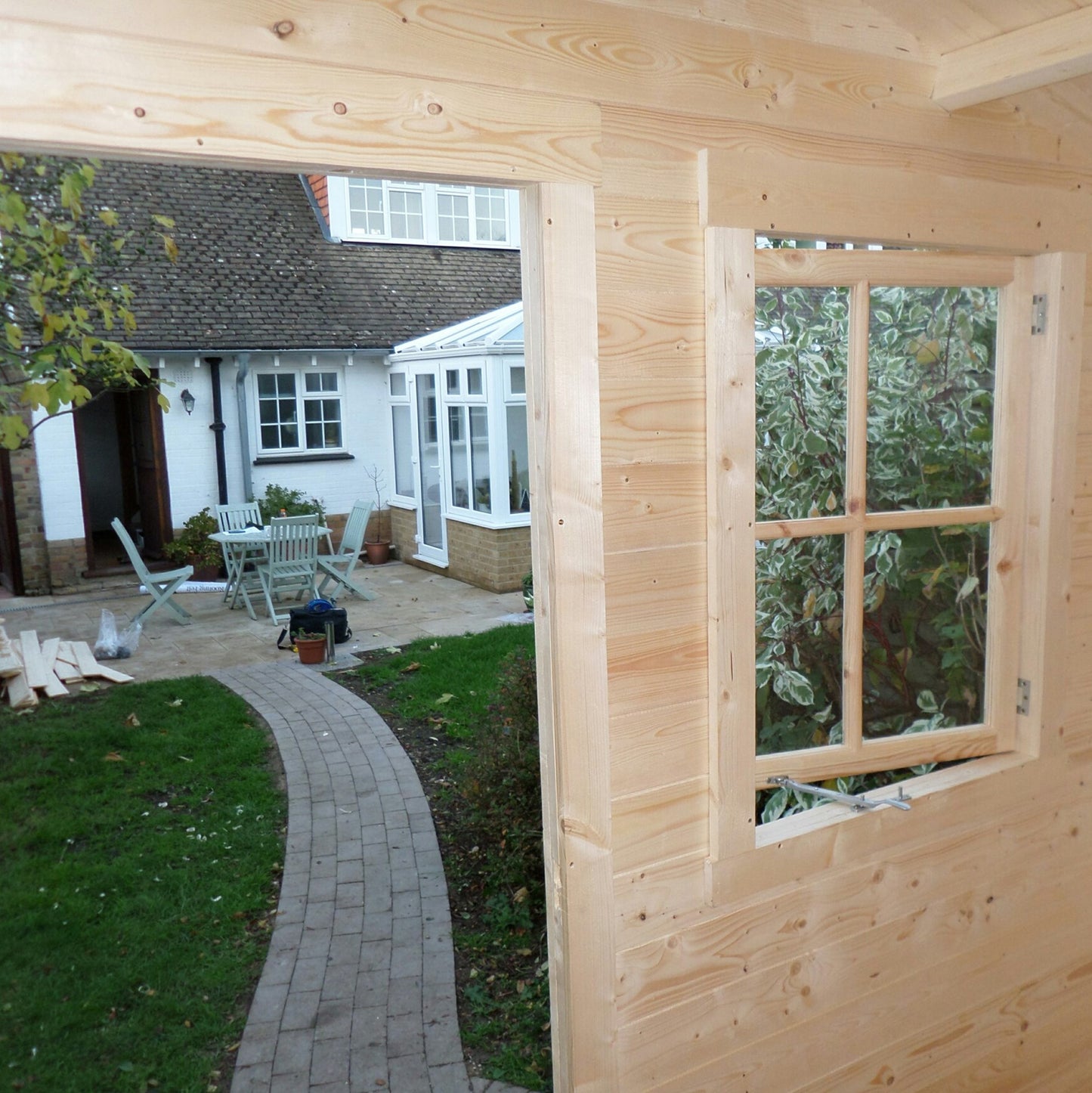 Shire Avesbury 19mm Log Cabin 10x10